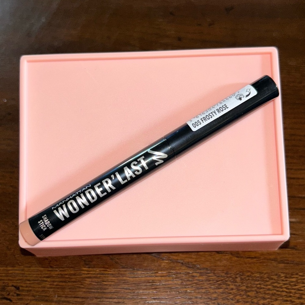 Manhattan Wonder Last Eyeshadow Stick in Frosty Rose